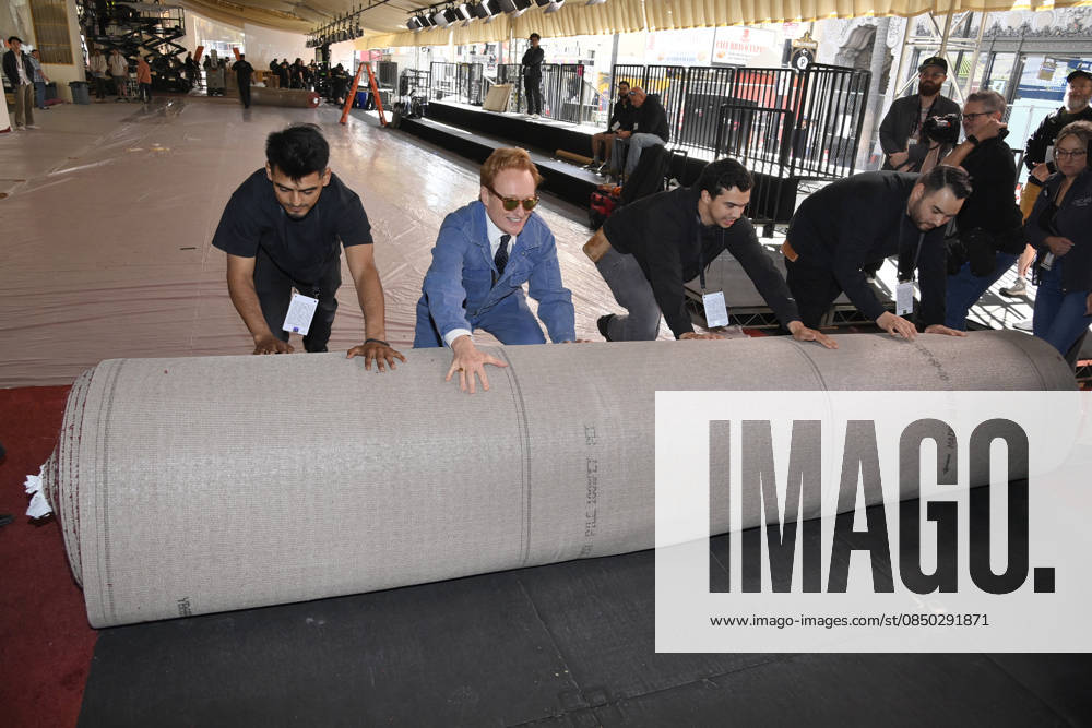 Conan O Brien joins in with the crew during the 98th annual Academy Awards red carpet roll out at Ovation Hollywood in Los Angeles on Wednesday, March 11, 2026. O Brien will host the Oscars for the second consecutive year, airing live on March 15 on ABC. LAP2026031124 JIMxRUYMEN