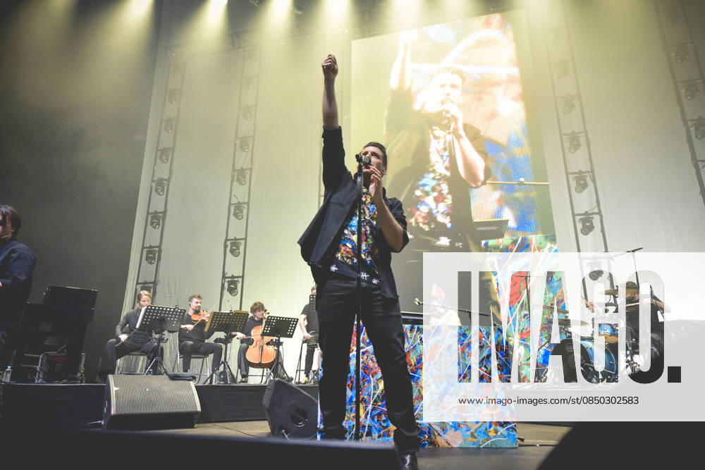 Italian singer Francesco Gabbani performs live at the PalaPartenope during his Tour 2026. Napoli Italy - ZUMAs197 20260311_aaa_s197_272