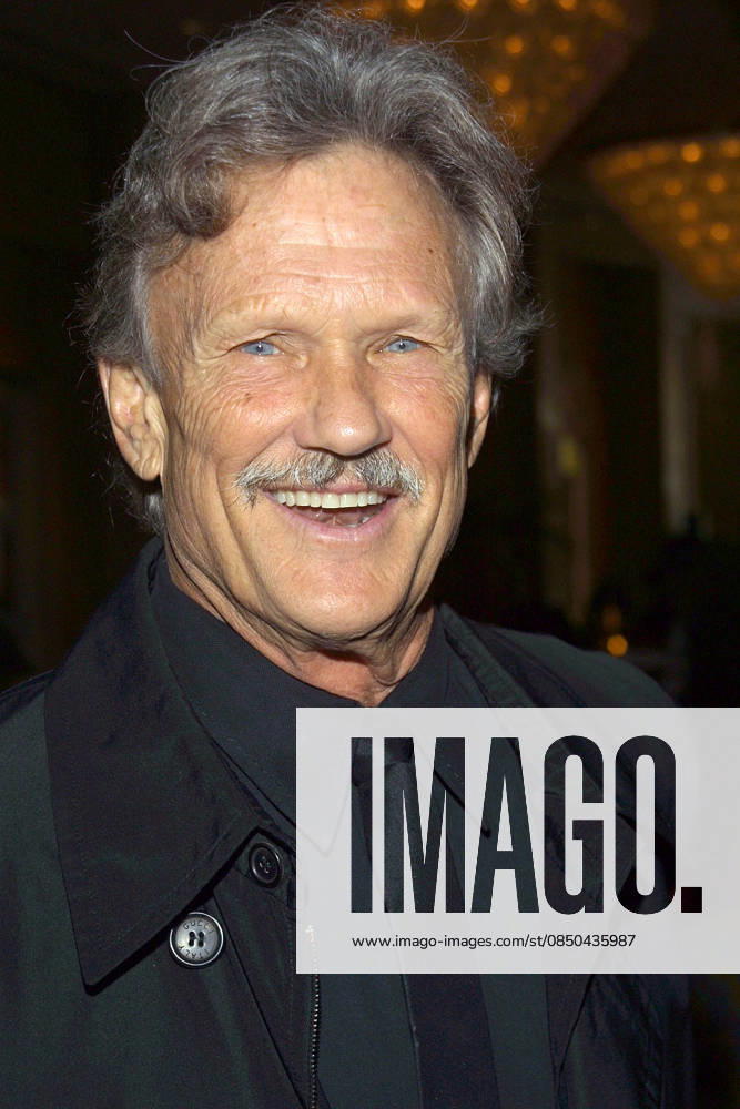 GOLDEN BOOT AWARDS Aug. 10, 2002 - K25822-GOLDEN BOOT AWARDS .MERV GRIFFIN S BEVERLY HILTON HOTEL .BEVERLY HILLS, CA 08 10 02. TOM RODRIGUEZ 2002..KRIS KRISTOFFERSON