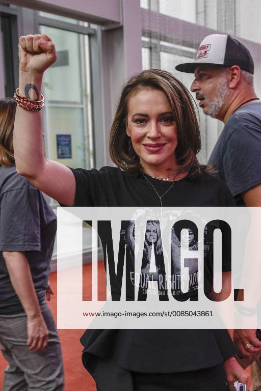 Entertainment Bilder der Woche KW34 LAS VEGAS, NV - AUGUST 20:Alyssa Milano at Rise Up for Roe Tour at Lou Ruvo Center for Brain Health in Las Vegas, Nevada on August 20, 2018.