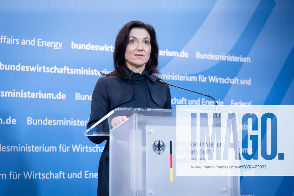 Katherina Reiche, Federal Minister for Economic Affairs and Energy, BMWE Top-level meeting Bündnis Zukunft, Katherina Reiche, Federal Minister for Economic Affairs and Energy, BMWE, Berlin, Press statement Berlin Berlin GER