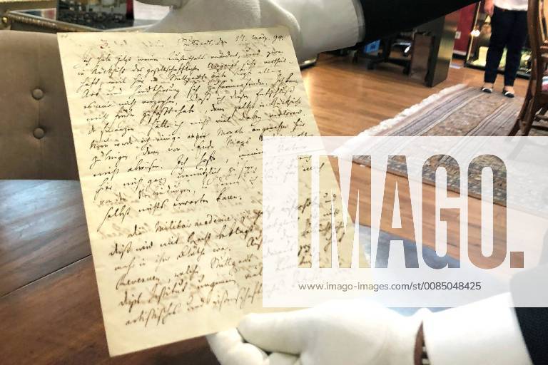 A handwritten letter from Friedrich Schiller auctioned the Stuttgart auction house Eppli on 23 or 24 11 18 for a good cause Photo of 21 08 18 in the auction house