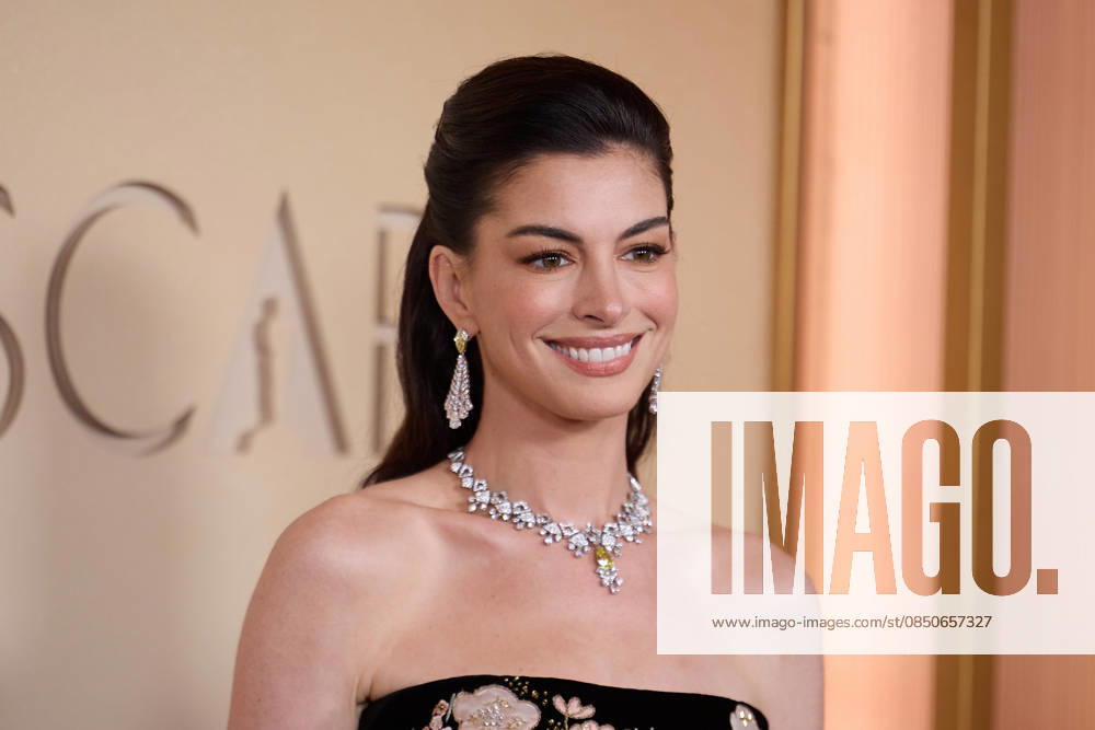 98th Oscars, Academy Awards Anne Hathaway arrives on the red carpet of the 98th Oscars at the Dolby Theatre at Ovation Hollywood on Sunday, March 15, 2026., Credit:Etienne Laurent The Academy Avalon United States of America, CA, Hollywood, Dolby Theater