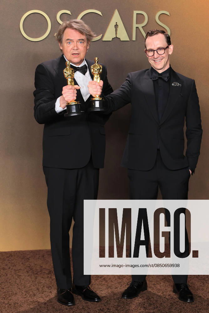 Chris Lavis (L) and Maciek Szczerbowski pose with the Oscar for best animated short film for The Girl Who Cried Pearls at the 98th Academy Awards ceremony in Los Angeles, USA March 15, 2026. 98th Academy Awards !ACHTUNG: NUR REDAKTIONELLE NUTZUNG!