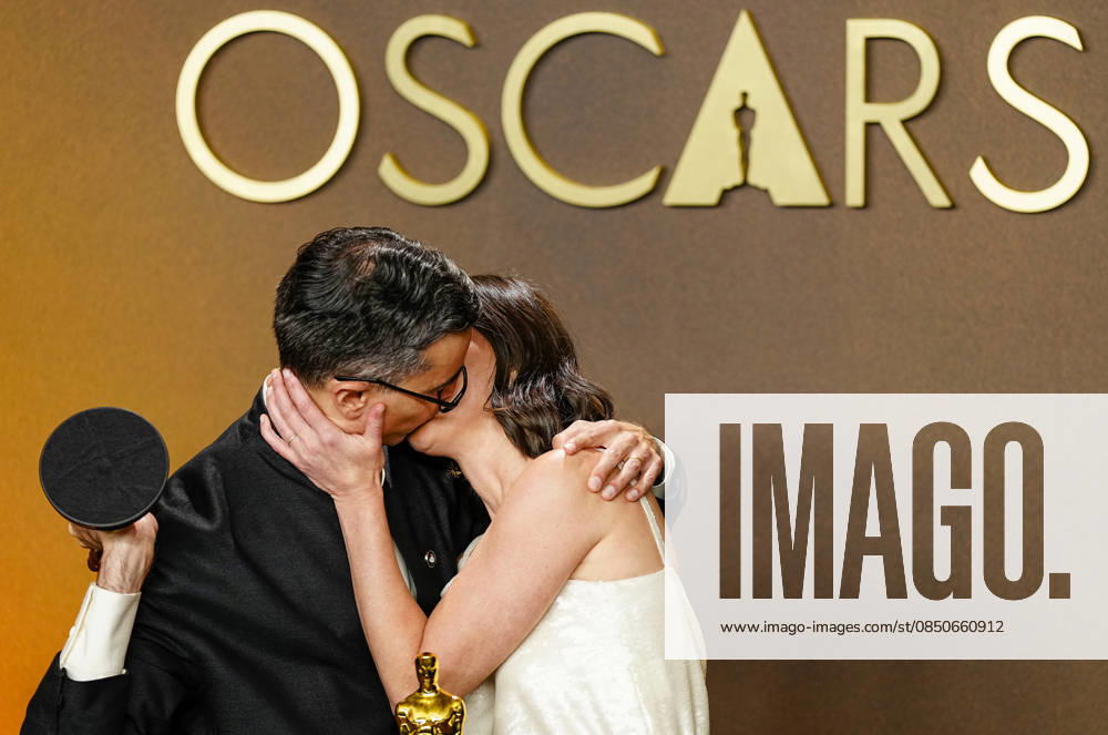 Natalie Musteata and Alexander Singh exchange a kiss during celebrations in the press photo room after winning the Best Live Action Short Film Oscar for Two People Exchanging Saliva during the 98th annual Academy Awards in the Hollywood section of Los Angeles on Sunday, March 15, 2026. Conan O Brien is hosting the Oscars for the second consecutive year. LAP20260315351 BONNIExCASH