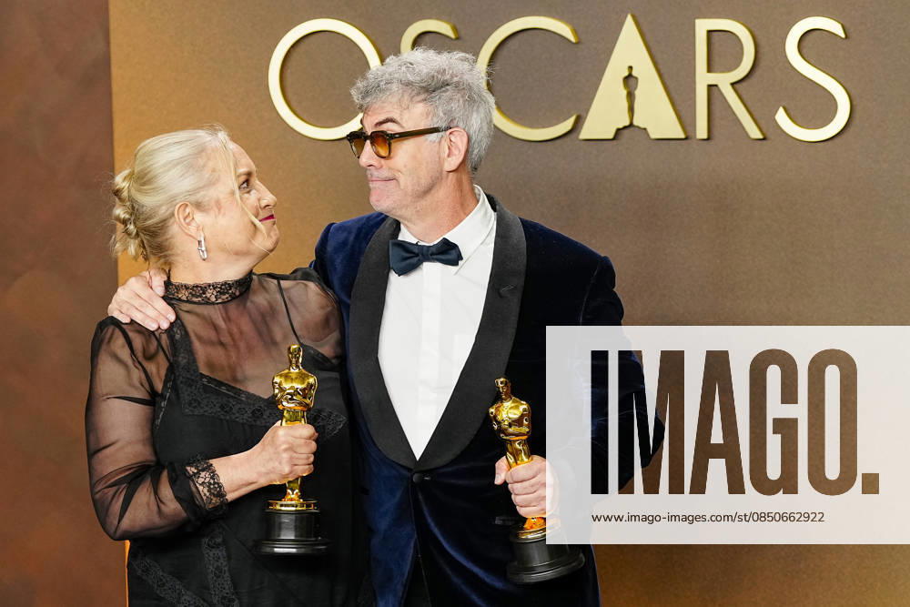 Tamara Deverell and Shane Vieau celebrate in the press photo room after winning the Best Production Design Oscar for Frankenstein during the 98th annual Academy Awards in the Hollywood section of Los Angeles on Sunday, March 15, 2026. LAP20260315368 BONNIExCASH