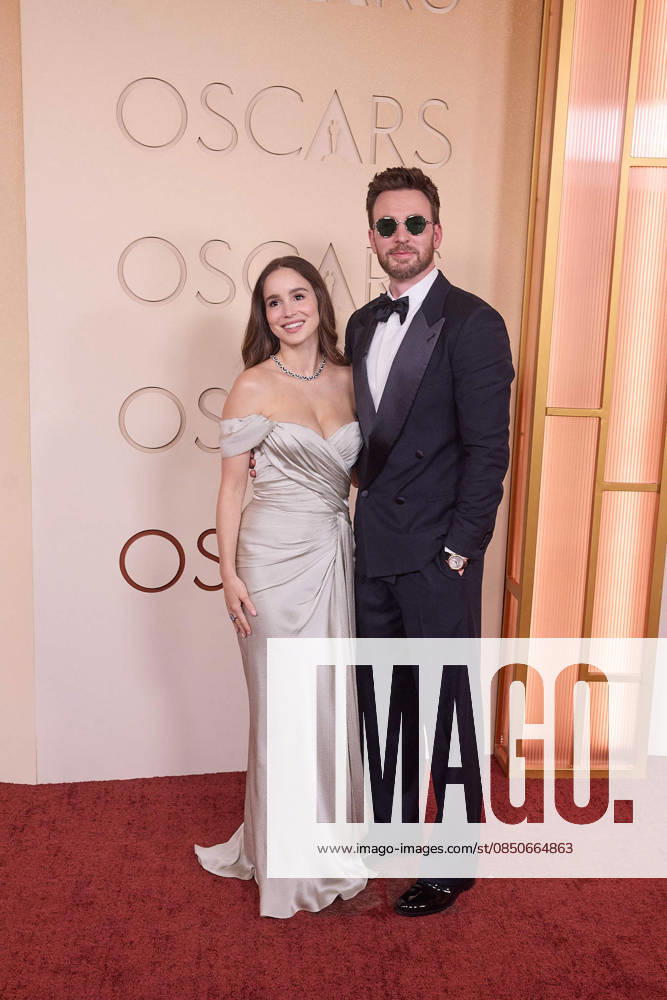 Alba Baptista and Chris Evans arrive on the red carpet of the 98th Oscars® at the Dolby® Theatre at Ovation Hollywood on Sunday, March 15, 2026. Los Angeles CA USA 35008666PLX