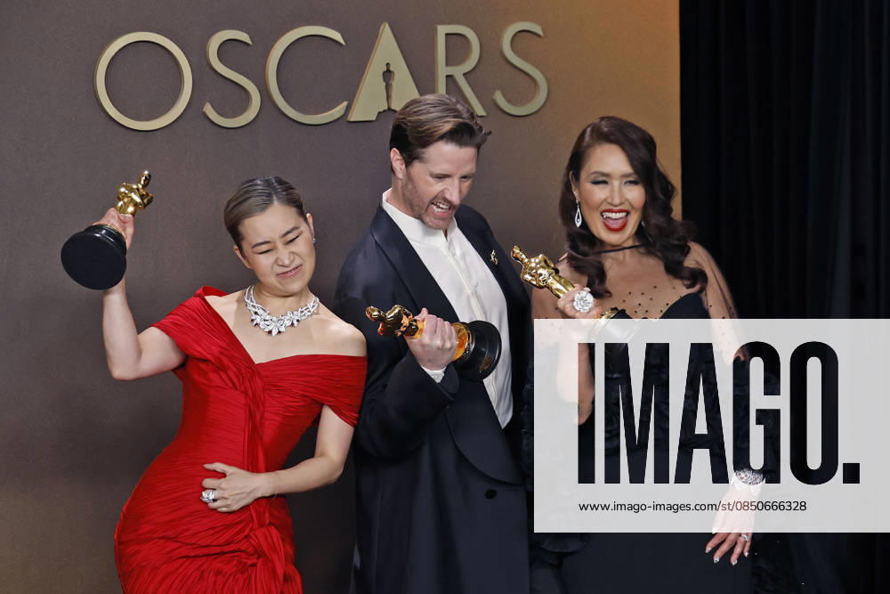 (L-R) MAGGIE KANG, CHRIS APPELHANS and MICHELLE L. M. WONG in the press room of the 98th Annual Academy Awards with their Oscar for Best Animated Film, Kpop Demon Hunters . Hollywood USA - ZUMAp124 20260315_zaa_p124_237