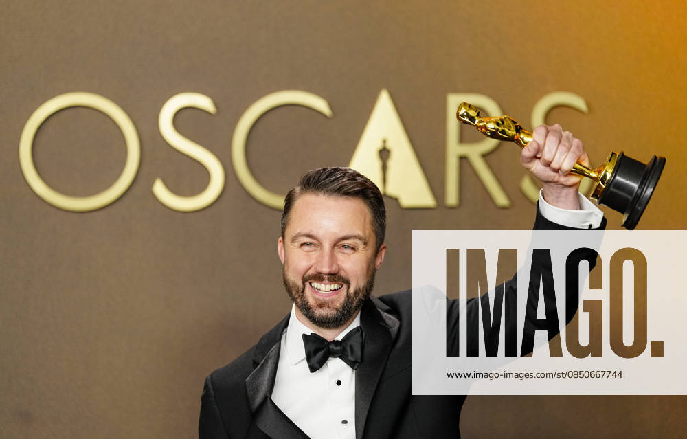 Andy Jurgensen celebrates in the press photo room after winning the Best Film Editing Oscar for One Battle After Another during the 98th annual Academy Awards in the Hollywood section of Los Angeles on Sunday, March 15, 2026. LAP20260315388 BONNIExCASH