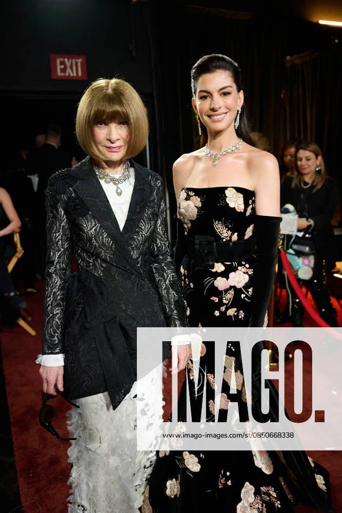98th Oscars, Academy Awards Dame Anna Wintour and Anne Hathaway pose backstage during the live 98th Oscars at the Dolby Theatre at Ovation Hollywood in Los Angeles, CA, on Sunday, March 15, 2026., Credit:Richard Harbaugh The Academy Avalon United States of America, CA, Hollywood, Dolby Theater
