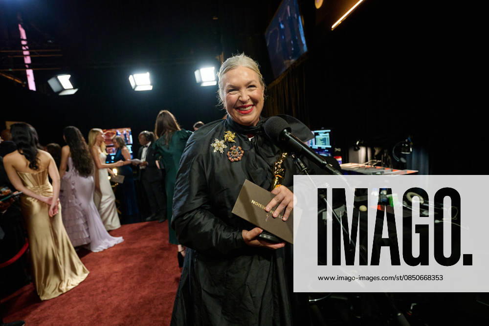 98th Oscars, Academy Awards Kate Hawley poses backstage with the Oscar for Costume Design during the 98th Oscars at Dolby Theatre at Ovation Hollywood on Sunday, March 15, 2026., Credit:Richard Harbaugh The Academy Avalon United States of America, CA, Hollywood, Dolby Theater