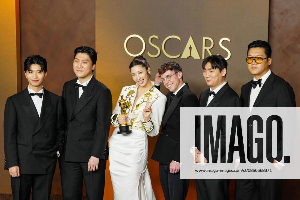 EJAE, Mark Sonnenblick, Joong Gyu Kwak, Yu Han Lee, Hee Dong Nam, Jeong Hoon Seo, and Teddy Park celebrate in the press photo room after winning the Best Original Song Oscar for Golden from KPop Demon Hunters during the 98th annual Academy Awards in the Hollywood section of Los Angeles on Sunday, March 15, 2026. LAP20260315395 BONNIExCASH