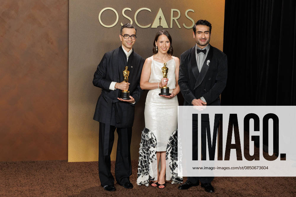 (L-R) Alexandre Singh and Natalie Musteata, winners of the Best Live Action Short Film Award for â€oeTwo People Exchanging Salivaâ€Â, pose with Kumail Nanjiani in the press room of the 98th Annual Academy Awards on Sunday March 15, 2026 at the Dolby Theater in Hollywood, California. PRENSA INTERNACIONAL Hollywood USA - ZUMAp124 20260315_zaa_p124_315