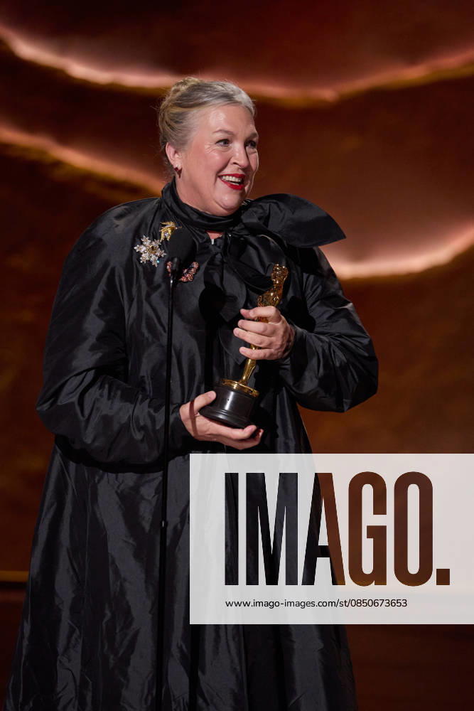 98th Oscars, Academy Awards Kate Hawley accepts the Oscar for Costume Design during the 98th Oscars at the Dolby Theatre at Ovation Hollywood on Sunday, March 15, 2026., Credit:Trae Patton The Academy Avalon United States of America, CA, Hollywood, Dolby Theater
