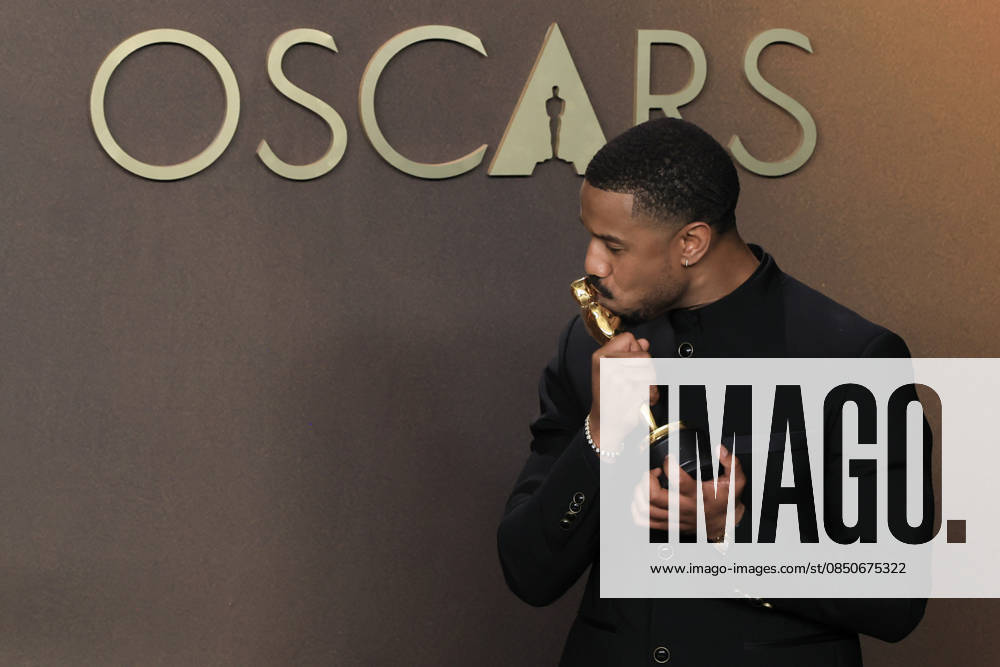 Michael B. Jordan poses with the Best Actor award for Sinners at the 98th Academy Awards ceremony in Los Angeles, USA March 15, 2026. 98th Academy Awards !ACHTUNG: NUR REDAKTIONELLE NUTZUNG!