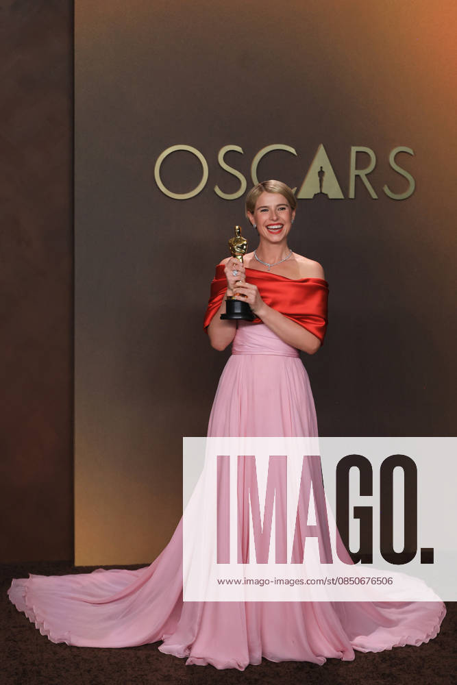 Jessie Buckley poses with the Best Actress award for Hamnet at the 98th Academy Awards ceremony in Los Angeles, USA March 15, 2026. 98th Academy Awards !ACHTUNG: NUR REDAKTIONELLE NUTZUNG!