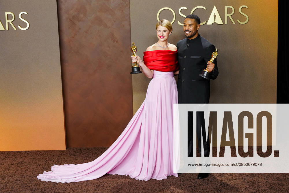 Best Actress in a Leading Role Oscar winner Jessie Buckley of Hamnet celebrates in the press photo room with Best Actor in a Leading Role winner Michael B. Jordan of Sinners during the 98th annual Academy Awards in the Hollywood section of Los Angeles on Sunday, March 15, 2026. LAP2026031541134 BONNIExCASH