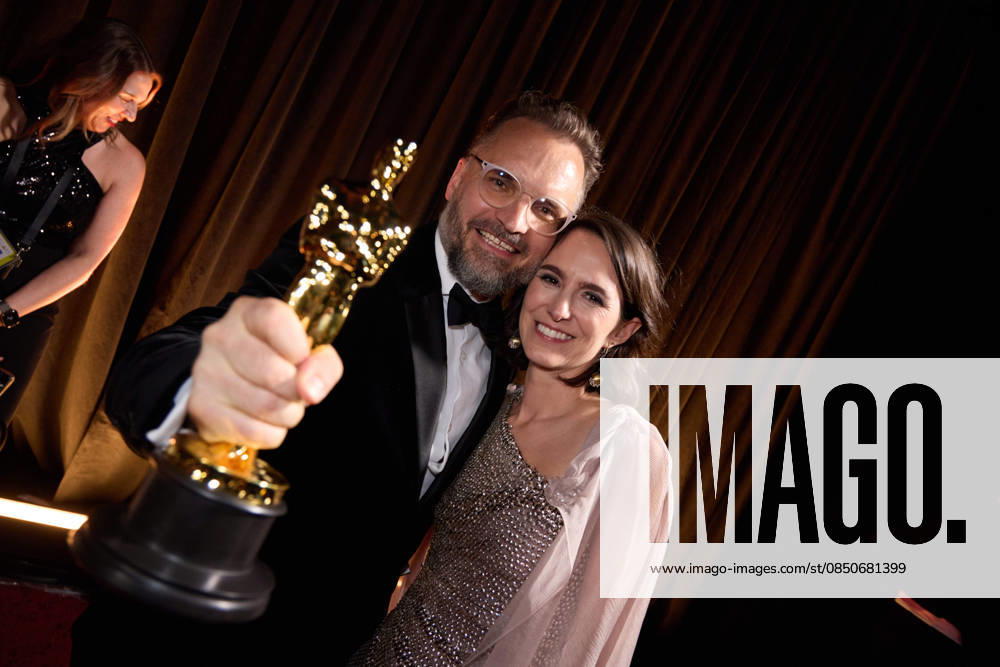 Radovan Sibrt and Alzbeta Karaskova pose backstage with the Oscar® for Documentary Feature Film during the live ABC Telecast of the 98th Oscars® at Dolby® Theatre at Ovation Hollywood on Sunday, March 15, 2026. Los Angeles CA USA 350081297PLX