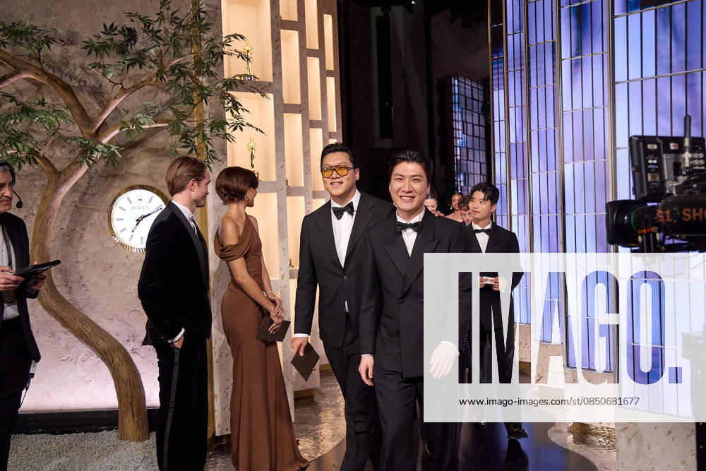 Yuhan, ZHUN, EJAE, Mark Sonnenblick, NHD, and 24 pose backstage with the Oscar® for Original Song during the live ABC Telecast of the 98th Oscars® at Dolby® Theatre at Ovation Hollywood on Sunday, March 15, 2026. Los Angeles CA USA 350081326PLX