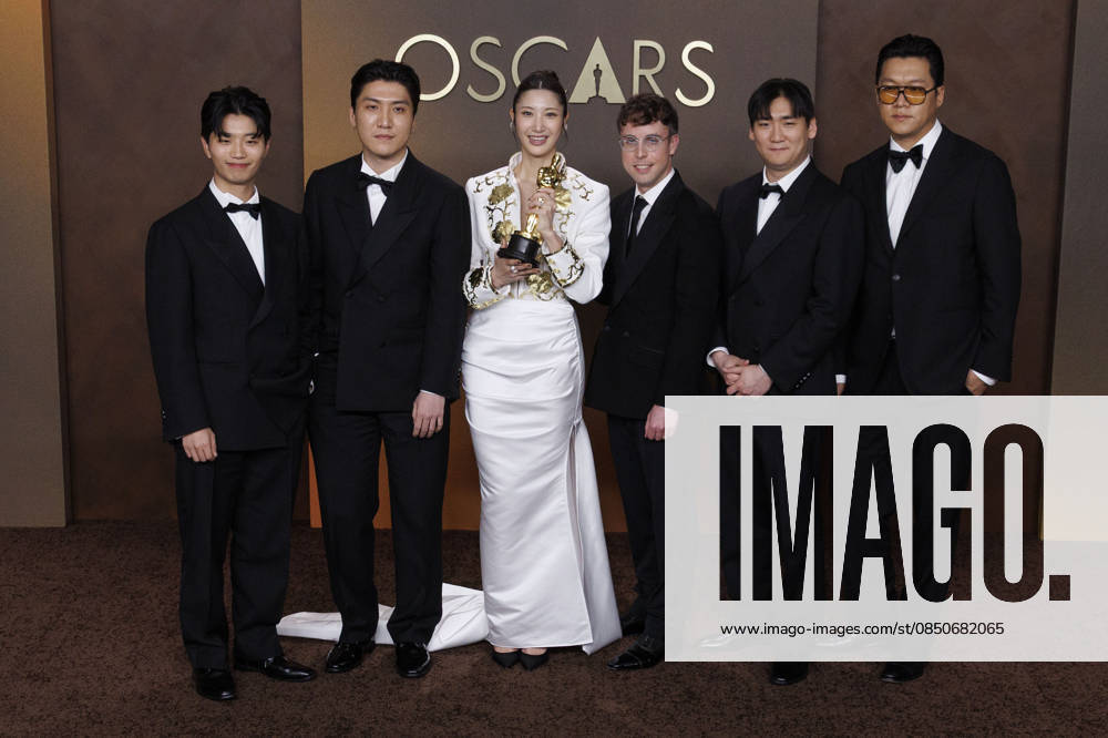 (L-R) Yuhan, ZHUN, EJAE, Mark Sonnenblick, NHD and 24 in the press room of the 98th Annual Academy Awards on Sunday March 15, 2026 at the Dolby Theater in Hollywood, California. BURT HARRIS BNS PI Hollywood USA - ZUMAp124 20260315_zaa_p124_403