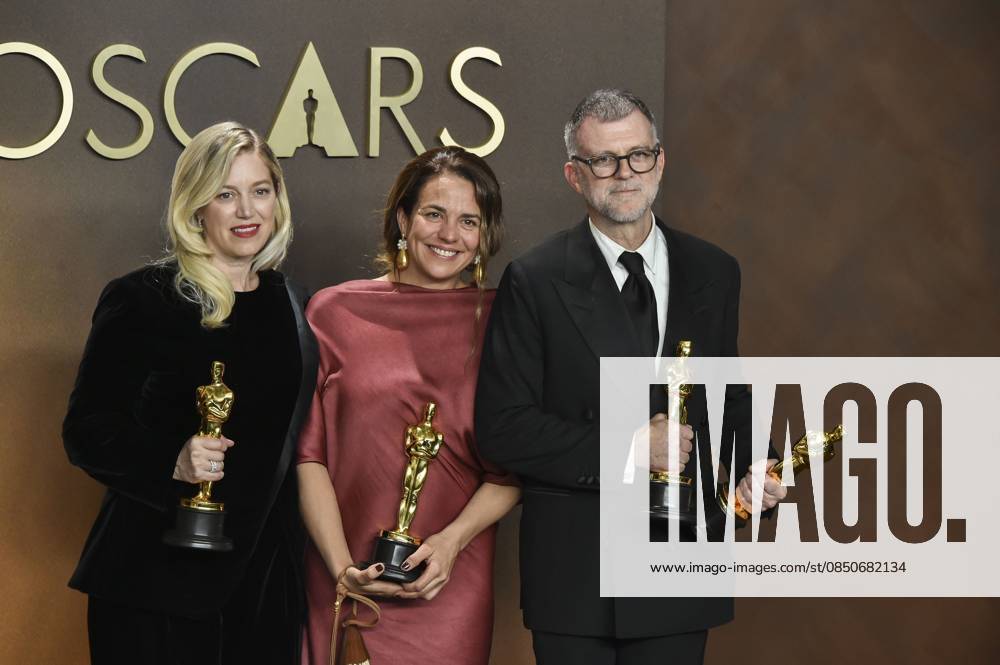 Sara Murphy, Carmen Ruiz de Huidobro, and Paul Thomas Anderson in the press room for The 98th Academy Awards - Press Room, Dolby Theatre at Ovation Hollywood, Los Angeles, CA, March 15, 2026. Photo By: Elizabeth Goodenough Everett Collection The 98th Academy Awards - Press Room PUBLICATIONXNOTxINxCANxCHNxFRAxITAxJPNxNORxPOLxRUSxESPxUKxUSA