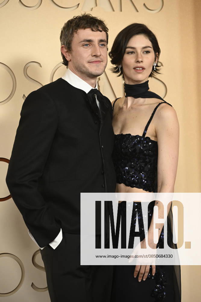 HOLLYWOOD, CA - MARCH 15: Paul Mescal and Gracie Abrams at the 98th Oscars at Dolby Theatre on March 15, 2026 in Hollywood, California.Credit: Admedia Hollywood USA - ZUMAa123 20260316_zaa_a123_109