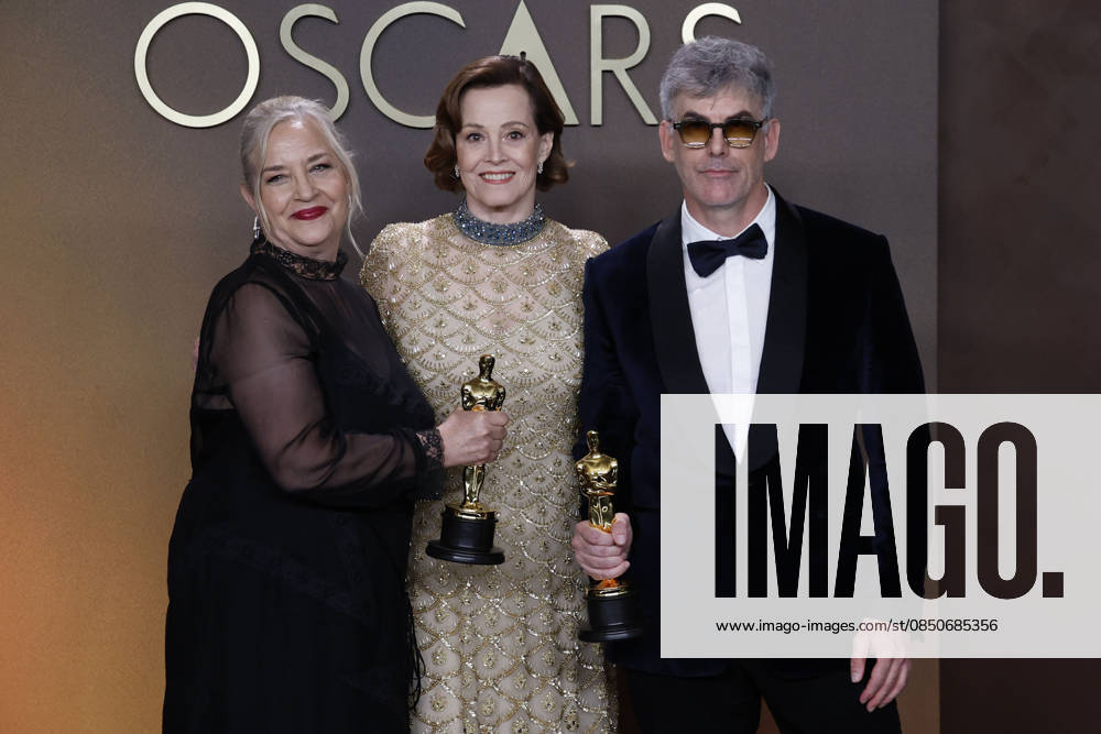 (L-R) Tamara Deverell, Sigourney Weaver and Shane Vieau in the press room of the 98th Annual Academy Awards on Sunday March 15, 2026 at the Dolby Theater in Hollywood, California. BURT HARRIS BNS PI Hollywood USA - ZUMAp124 20260315_zaa_p124_439