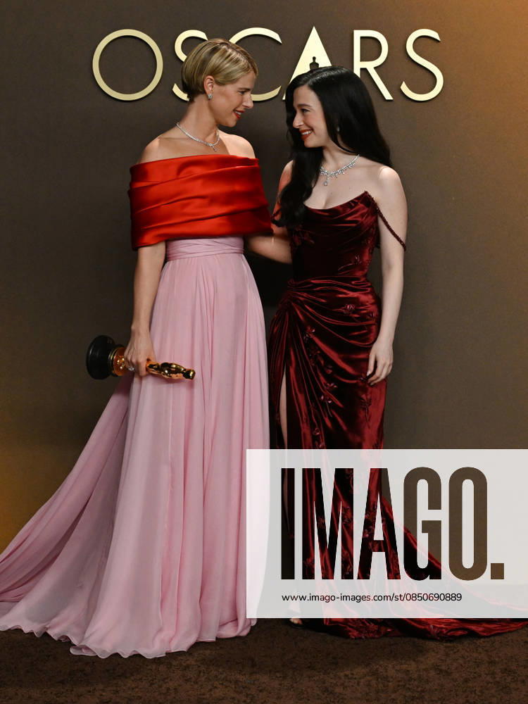 Best actress Oscar for Hamnet JESSIE BUCKLEY and actress MIKEY MADISON (won Best Actress 2025) at the 97th Academy Awards in the Press Room during the 98th Academy Awards at the Dolby Theatre in Hollywood. Hollywood USA - ZUMAb173 20260315_aap_b173_030