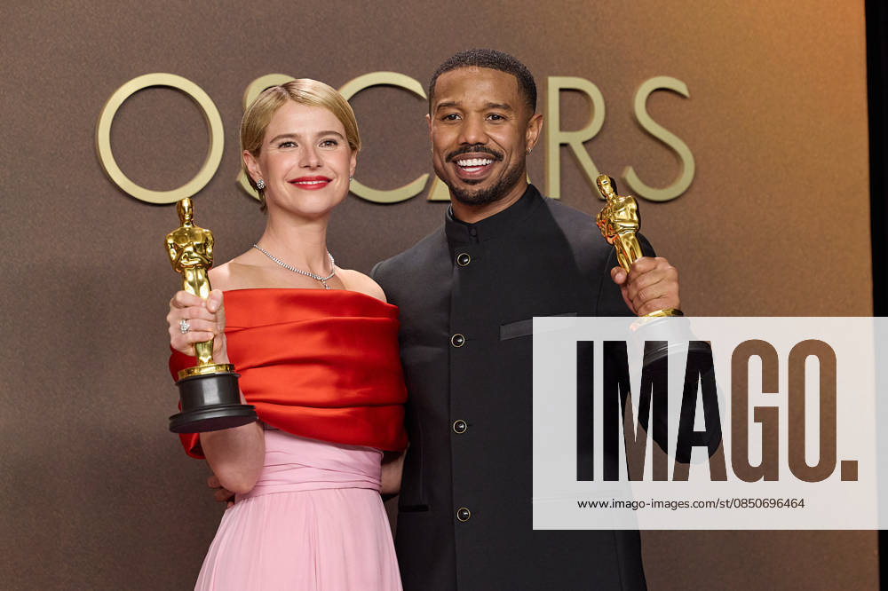 Jessie Buckley and Michael B. Jordan pose backstage with their Oscars during the 98th Oscars at Dolby Theatre at Ovation Hollywood on Sunday. Hollywood USA - ZUMAz03_ 20260316_zah_z03_015