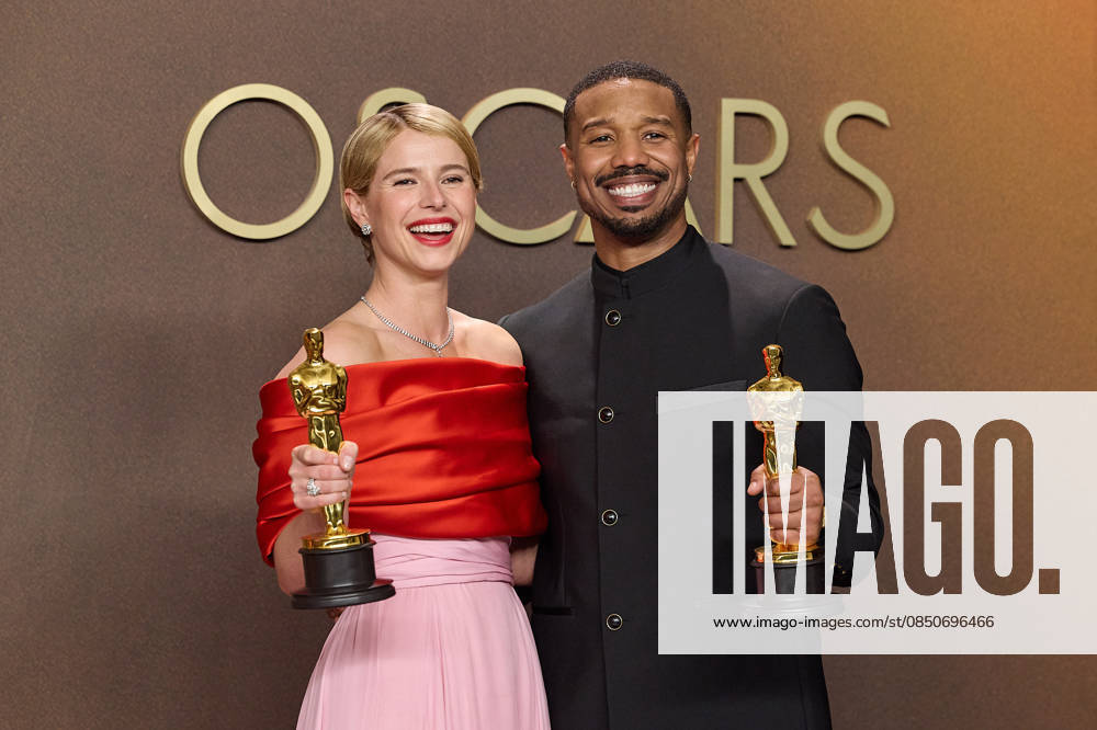Jessie Buckley and Michael B. Jordan pose backstage with their Oscars during the 98th Oscars at Dolby Theatre at Ovation Hollywood on Sunday. Hollywood USA - ZUMAz03_ 20260316_zah_z03_016