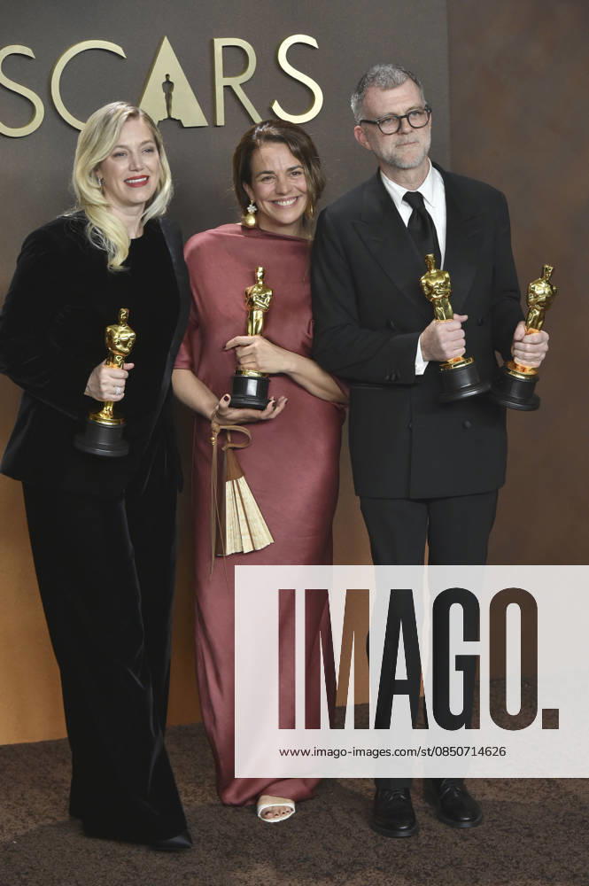 Sara Murphy with the Oscar for Best Picture, Carmen Ruiz de Huidobro and Paul Thomas Anderson with the Oscars for Best Picture, Best Director and Adapted Screenplay for Blood Sinners at the 2026 98th Annual Academy Awards Photocall at the Dolby Theatre Los Angeles, 15 03 2026 Foto:xJ.xFuturexImagex oscar_6429