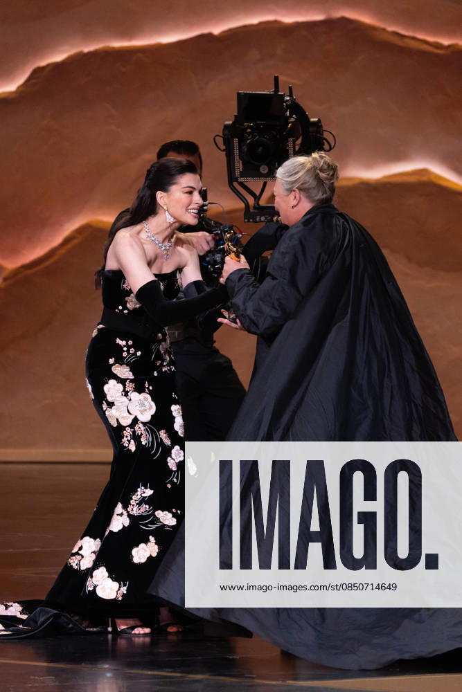 98th Oscars, Academy Awards Dame Anna Wintour and Anne Hathaway present the Oscar for Costume Design to Kate Hawley during the 98th Oscars at the Dolby Theatre at Ovation Hollywood on Sunday, March 15, 2026., Credit:Avalon.red Avalon United States of America, CA, Hollywood, Dolby Theater