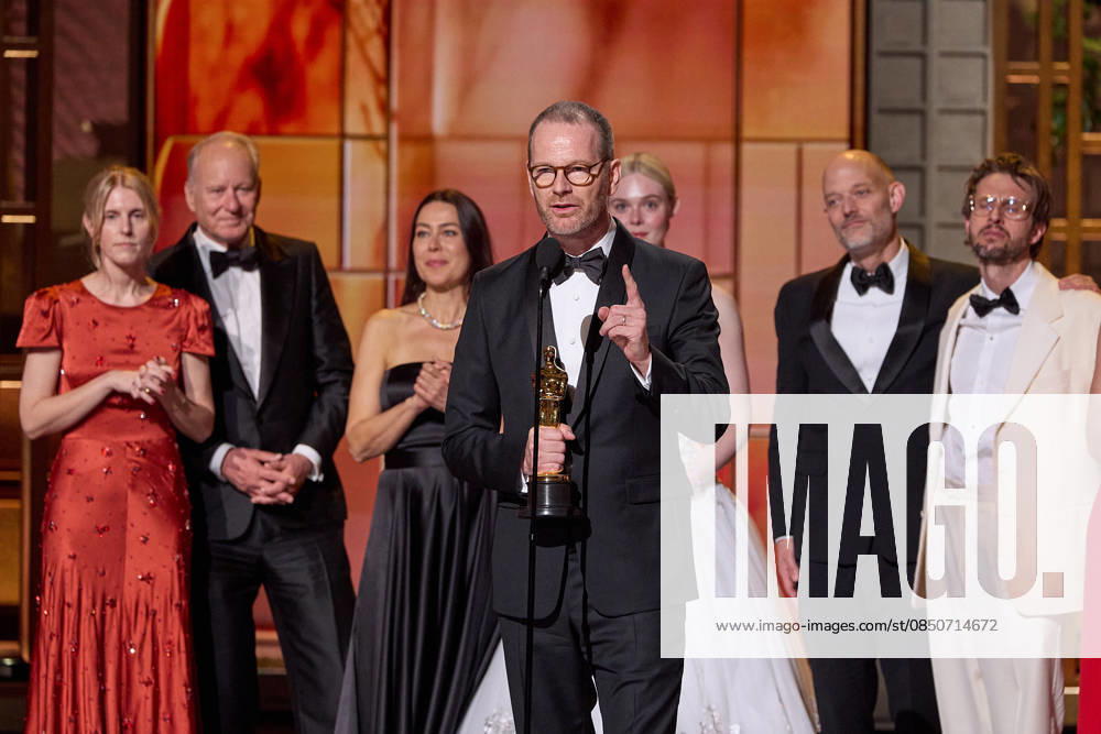 98th Oscars, Academy Awards Joachim Trier, Andrea Berentsen Ottmar, Stellan Skarsgard, Maria Ekerhovd, Elle Fanning, Eskil Vogt, Anders Danielsen Lie, Renate Reinsve, Inga Ibsdotter Lilleaas, and Olivier Bugge Coutté accept the Oscar for International Feature Film during the 98th Oscars at the Dolby Theatre at Ovation Hollywood on Sunday, March 15, 2026., Credit:Avalon.red Avalon United States of America, CA, Hollywood, Dolby Theater