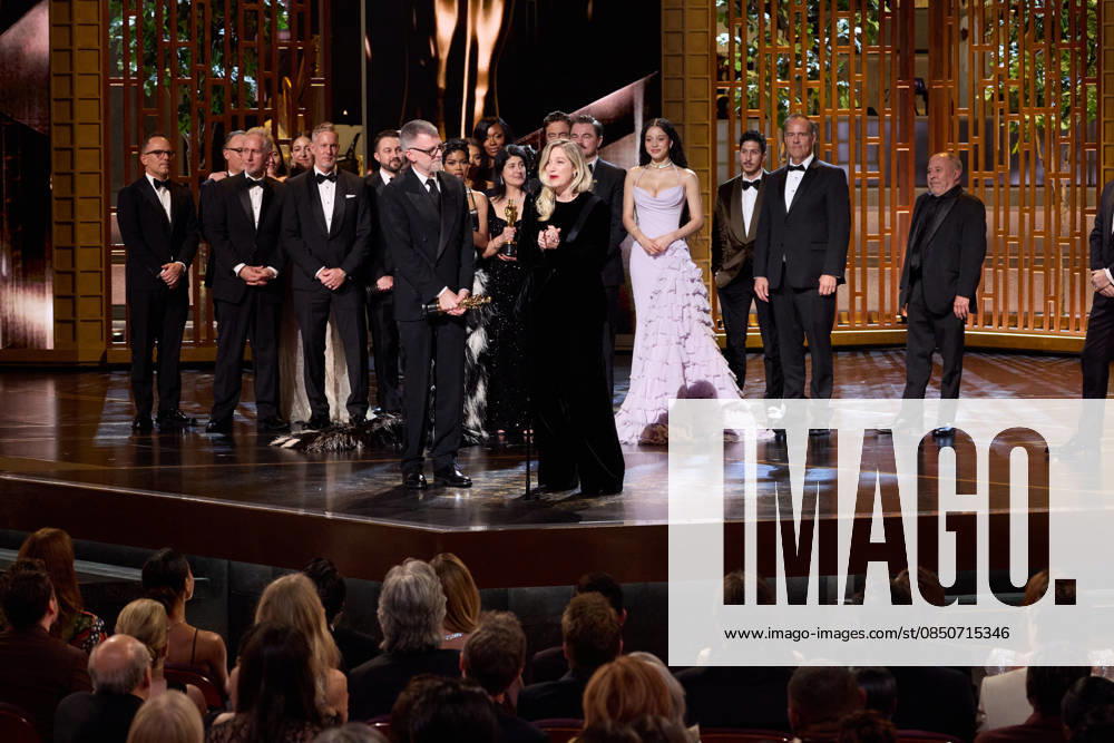 98th Oscars, Academy Awards Paul Thomas Anderson, Sarah Murphy, Anthony Carlino, Will Weiske, Andy Jurgensen, Teyana Taylor, Michael Bauman, Cassandra Kulukundis, Regina Hall, Shayna McHale aka Junglepussy, Leonardo DiCaprio, Chase Infiniti and Benicio del Toro accept the Oscar for Best Picture during the 98th Oscars at the Dolby Theatre at Ovation Hollywood on Sunday, March 15, 2026., Credit:Avalon.red Avalon United States of America, CA, Hollywood, Dolby Theater