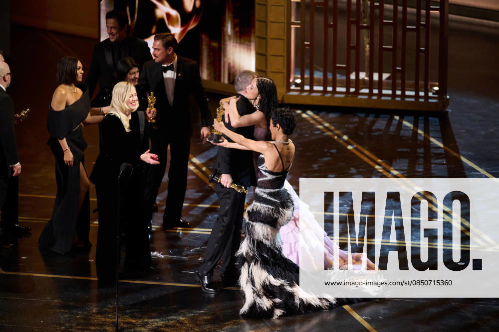 98th Oscars, Academy Awards Paul Thomas Anderson, Sarah Murphy, Anthony Carlino, Will Weiske, Andy Jurgensen, Teyana Taylor, Michael Bauman, Cassandra Kulukundis, Regina Hall, Shayna McHale aka Junglepussy, Leonardo DiCaprio, Chase Infiniti and Benicio del Toro accept the Oscar for Best Picture during the 98th Oscars at the Dolby Theatre at Ovation Hollywood on Sunday, March 15, 2026., Credit:Avalon.red Avalon United States of America, CA, Hollywood, Dolby Theater