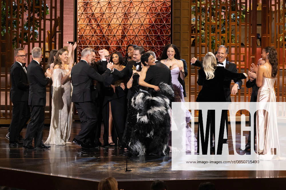 98th Oscars, Academy Awards Anthony Carlino, Will Weiske, Andy Jurgensen, Teyana Taylor, Michael Bauman, Cassandra Kulukundis, Regina Hall, Shayna McHale aka Junglepussy, Leonardo DiCaprio, Chase Infiniti and Benicio del Toro accept the Oscar for Best Picture during the 98th Oscars at the Dolby Theatre at Ovation Hollywood on Sunday, March 15, 2026., Credit:Avalon.red Avalon United States of America, CA, Hollywood, Dolby Theater