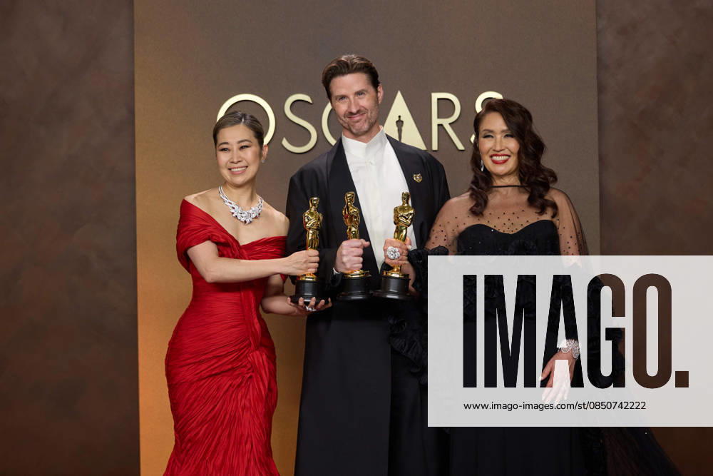 Maggie Kang, Chris Appelhans and Michelle Wong pose backstage with the OscarÂ® for Animated Feature Film during the 98th OscarsÂ® at DolbyÂ® Theatre at Ovation Hollywood on Sunday, March 15, 2026. Los Angeles CA USA 350081350PLX