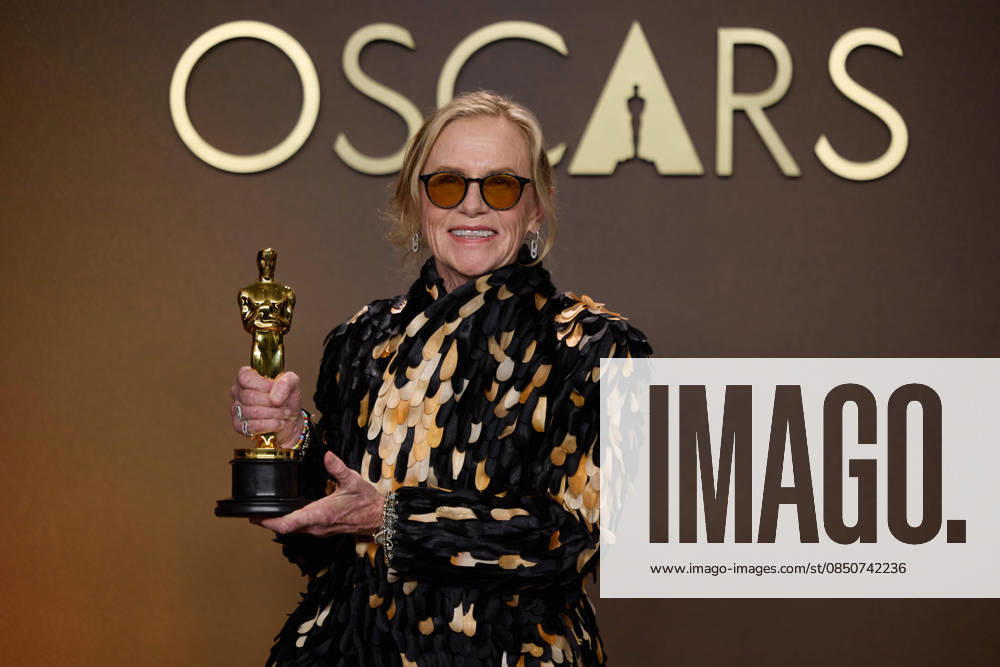 Amy Madigan poses backstage during the live 98th Oscars® at the Dolby Theatre at Ovation Hollywood in Los Angeles, CA, on Sunday, March 15, 2026. Los Angeles CA USA 350081358PLX
