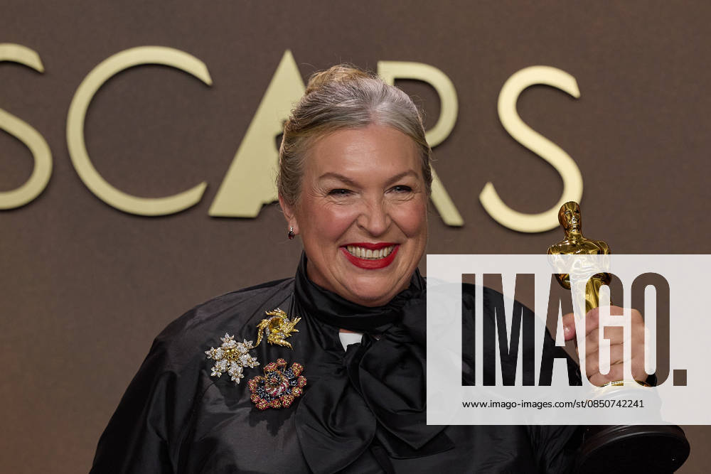 Kate Hawley poses backstage with the Oscar® for Costume Design during the 98th Oscars® at Dolby® Theatre at Ovation Hollywood on Sunday, March 15, 2026. Los Angeles CA USA 350081363PLX