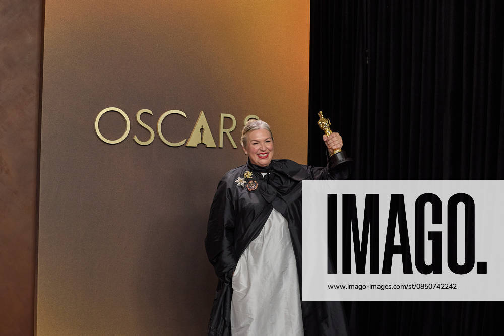 Kate Hawley poses backstage with the Oscar® for Costume Design during the 98th Oscars® at Dolby® Theatre at Ovation Hollywood on Sunday, March 15, 2026. Los Angeles CA USA 350081364PLX