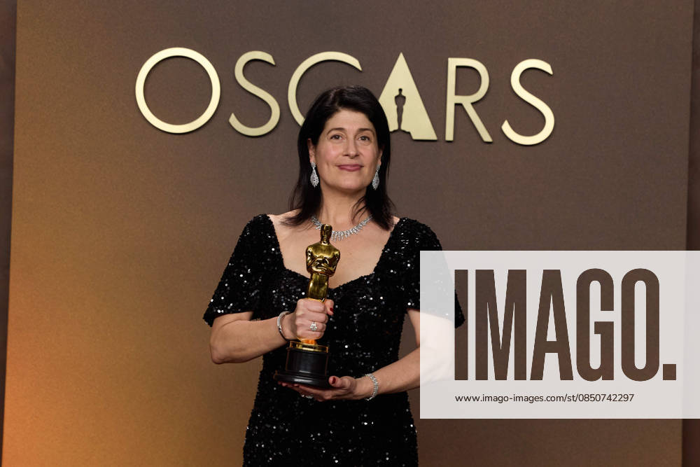 Cassandra Kulukundis poses backstage with the Oscar® for Casting during the 98th Oscars® at Dolby® Theatre at Ovation Hollywood on Sunday, March 15, 2026. Los Angeles CA USA 350081383PLX