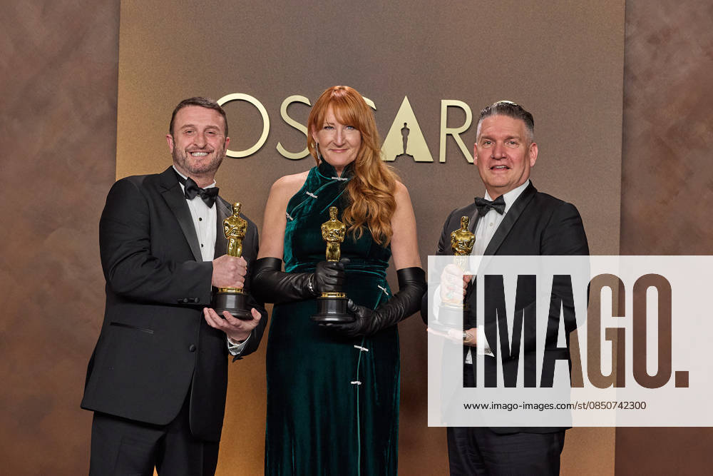 Mike Hill, Cliona Furey and Jordan Samuel pose backstage with the Oscar® for Makeup and Hairstyling during the 98th Oscars® at Dolby® Theatre at Ovation Hollywood on Sunday, March 15, 2026. Los Angeles CA USA 350081385PLX