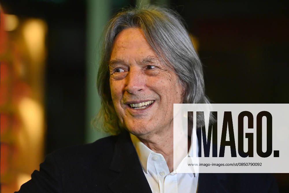 Hans Wilhelm MUELLER WOHLFAHRT, single image, cropped single motif, portrait, portrait Premiere EIN SOMMER IN ITALIEN WM 1990 am 16 03 20226 im Mathaeser Kino in Muenchen Roter Teppich,Red Carpet
