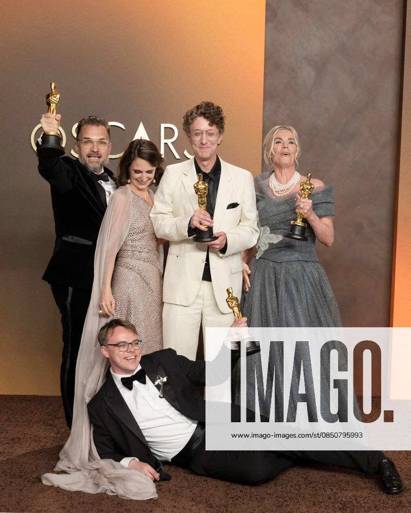 (L-R) RADOVAN SIBRT, ALZBETA KARoÂSKOVA, DAVID BORENSTEIN, PAVEL TALANKIN, and HELLE FABER, winners of the Best Documentary Feature Film Award for â€oeMr. Nobody Against Putinâ€Â, pose in the Press Room during the 98th Academy Awards, presented by the Academy of Motion Picture Arts and Sciences (AMPAS), at the Dolby Theatre in Hollywood. Hollywood USA - ZUMAb173 20260315_aap_b173_193