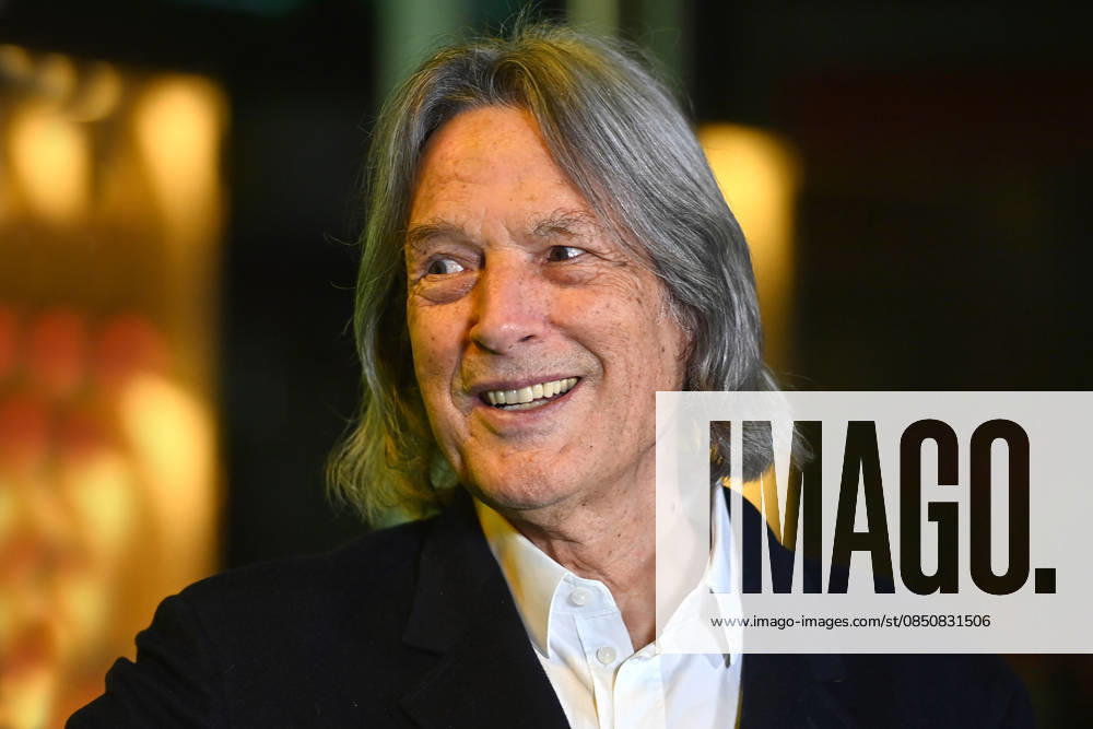 Hans Wilhelm MUELLER WOHLFAHRT, single image, cropped single motif, portrait, portrait, portrait Premiere EIN SOMMER IN ITALIEN WM 1990 am 16 03 20226 im Mathaeser Kino in Muenchen Roter Teppich, Red Carpet