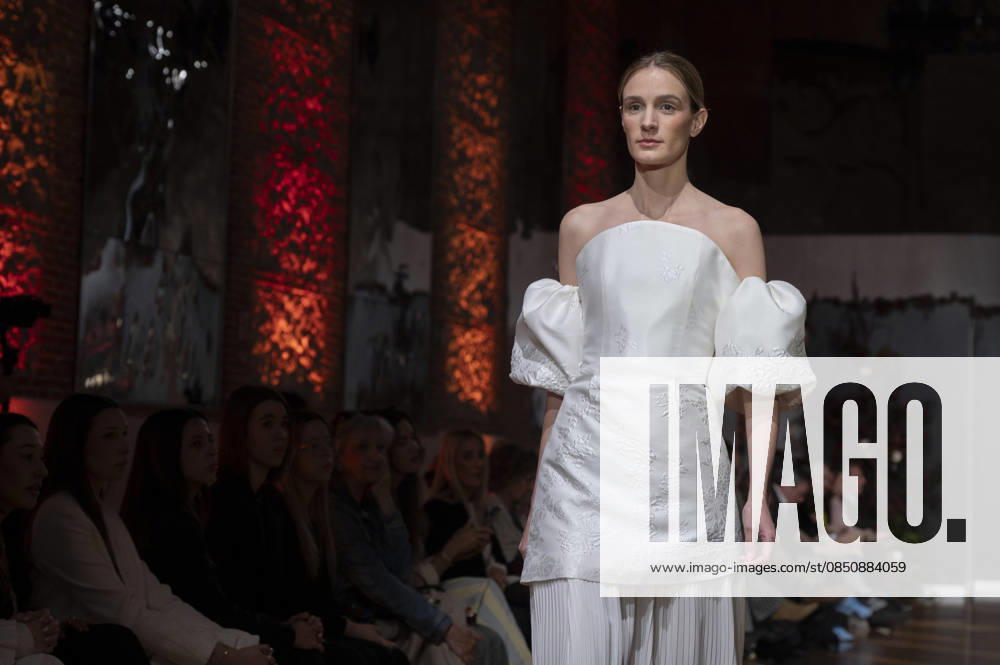 Telier Couture Fashion Week Madrid in Spain - 17 Mar 2026 A model walks the runway wearing a design by atelier couture during Fashion Week de Madrid in Fabric de Tapices. Madrid Spain