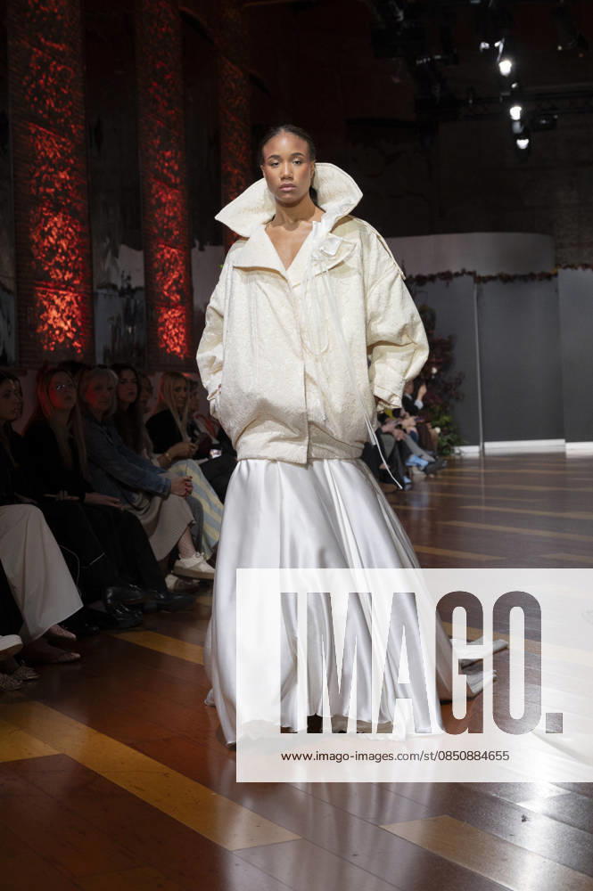 Telier Couture Fashion Week Madrid in Spain - 17 Mar 2026 A model walks the runway wearing a design by atelier couture during Fashion Week de Madrid in Fabric de Tapices. Madrid Spain