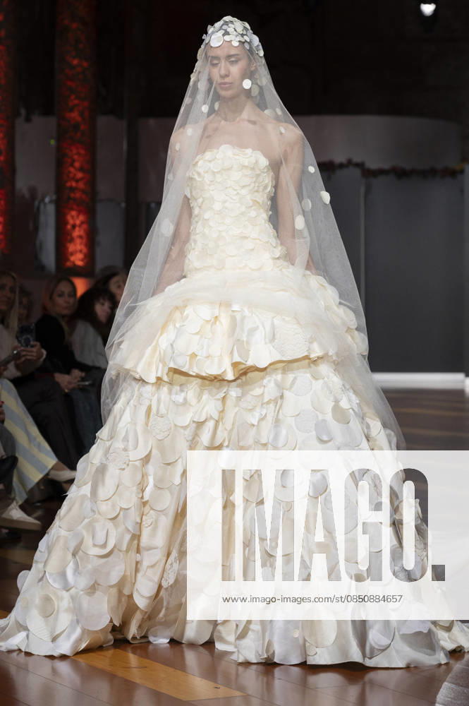 Telier Couture Fashion Week Madrid in Spain - 17 Mar 2026 A model walks the runway wearing a design by atelier couture during Fashion Week de Madrid in Fabric de Tapices. Madrid Spain