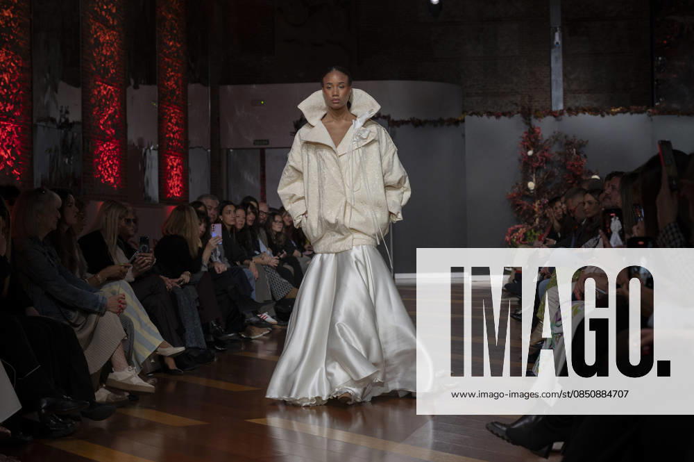Telier Couture Fashion Week Madrid in Spain - 17 Mar 2026 A model walks the runway wearing a design by atelier couture during Fashion Week de Madrid in Fabric de Tapices. Madrid Spain