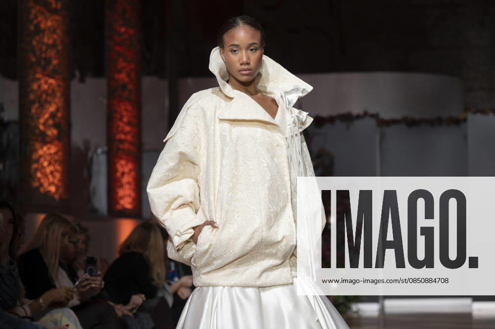 Telier Couture Fashion Week Madrid in Spain - 17 Mar 2026 A model walks the runway wearing a design by atelier couture during Fashion Week de Madrid in Fabric de Tapices. Madrid Spain